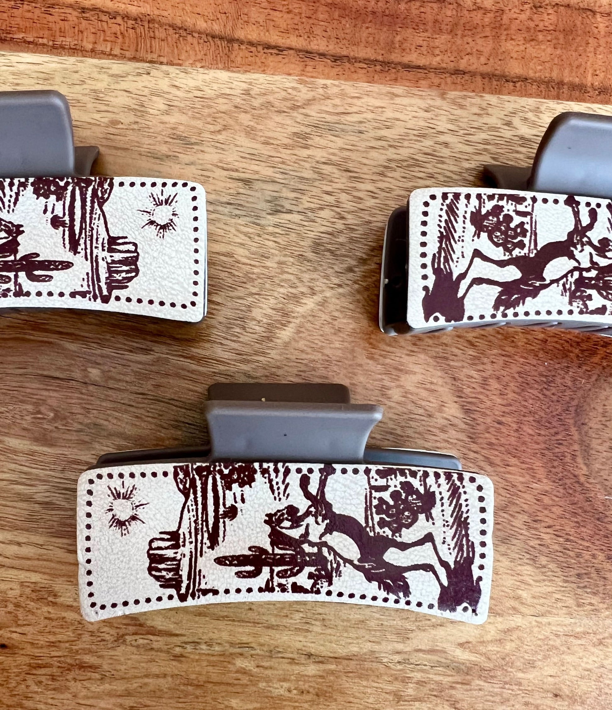 Retro Western Claw Clip